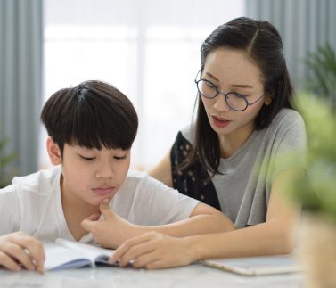 Áp Lực Học Tập Từ Cha Mẹ Mang Lại Những Hệ Luỵ Khó Lường Nào?