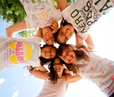 Nên Cho Bé Tham Gia Du Học Hè Giá Rẻ Hay Học Tại Việt Nam?