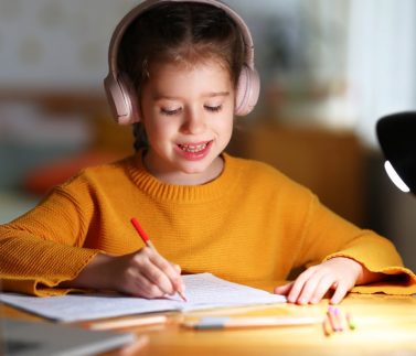 3 Thiết Bị Học Online Bắt Buộc Có Mà Cha Mẹ Cần Tham Khảo3 Thiết Bị Học Online Bắt Buộc Có Mà Cha Mẹ Cần Tham Khảo