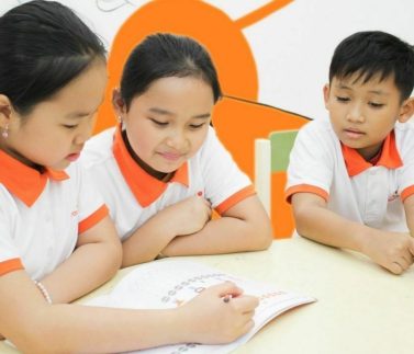 Phụ Huynh Nên Xử Lý Thế Nào Khi Con Trốn Học