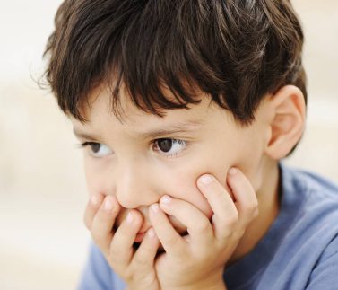 Trẻ khó hoà nhập với mọi người và bạn bè