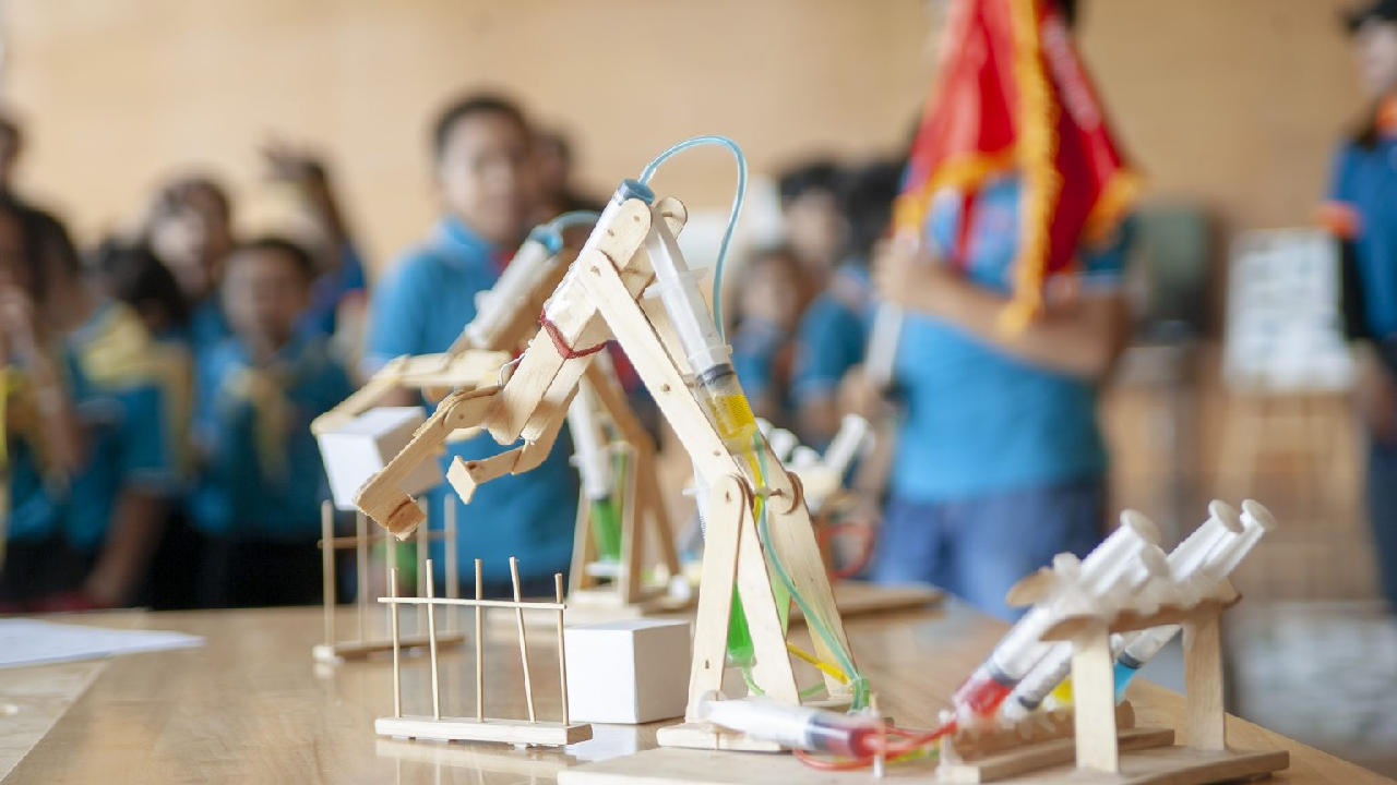 Mô Hình STEM - Học Thực Hành Sáng Tạo Không Giới Hạn