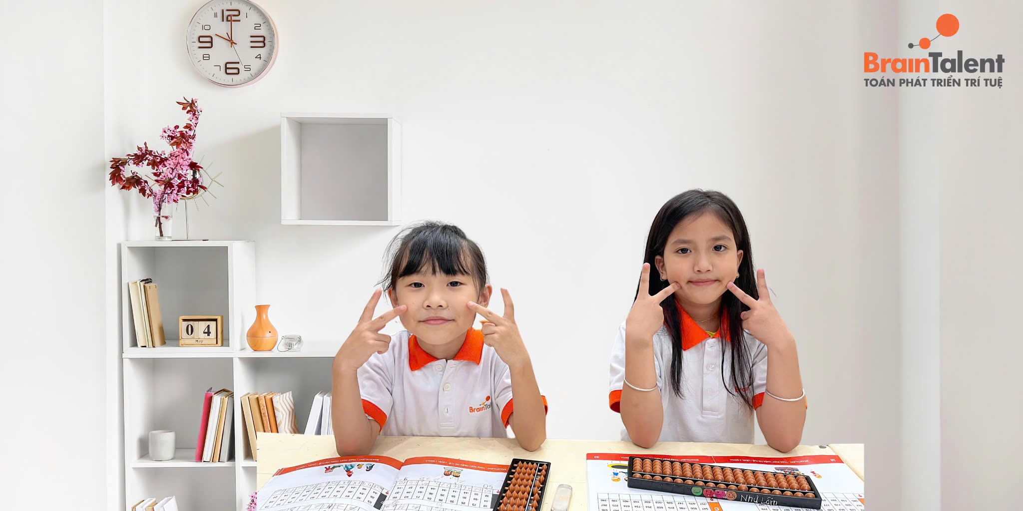 Cách nhân chia trên bàn tính soroban. Để luyện được kỹ năng này, cần thực hành đều đặn Cách nhân chia trên bàn tính soroban. Để luyện được kỹ năng này, cần thực hành đều đặn