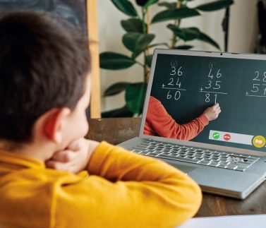 Dạy Toán Online: Có Thực Sự Đủ Để Con Phát Triển Tư Duy Toàn Diện?