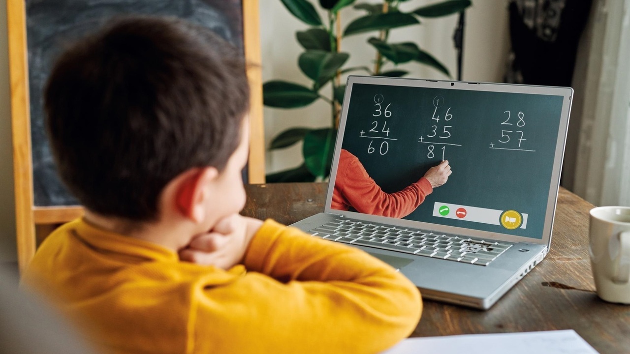 Dạy Toán Online: Có Thực Sự Đủ Để Con Phát Triển Tư Duy Toàn Diện?