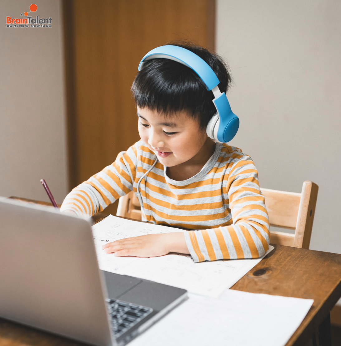Những lưu ý khi ba mẹ hướng dẫn học tiếng Anh Online cho trẻ